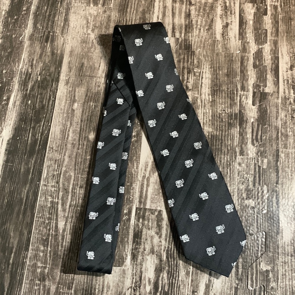 👔 2 for $25 Sam Well Silk Elephant Tie